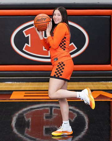 BASKETBALL - Girls Senior Sidney Hains