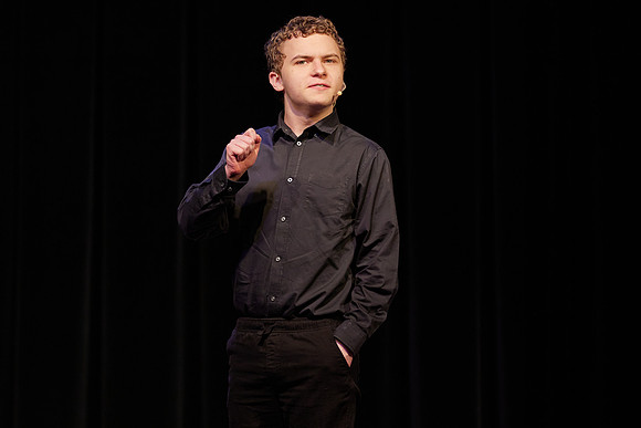AM2A3728